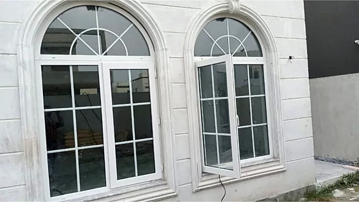 Arched casement windows: Openable sashes under fixed arches